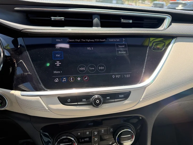 Used 2020 SUMMIT WHITE Buick Select image 10
