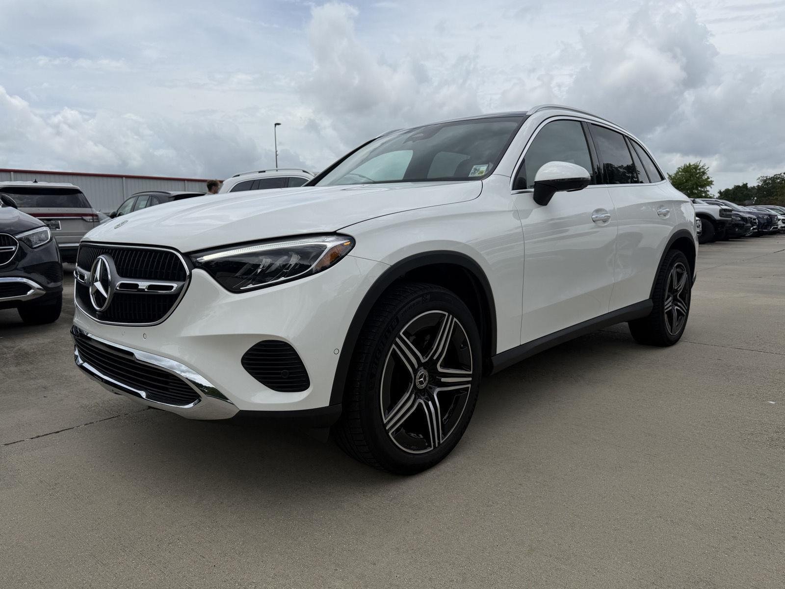 Certified Used 2026 Polar White Mercedes-Benz GLC 300 image 3