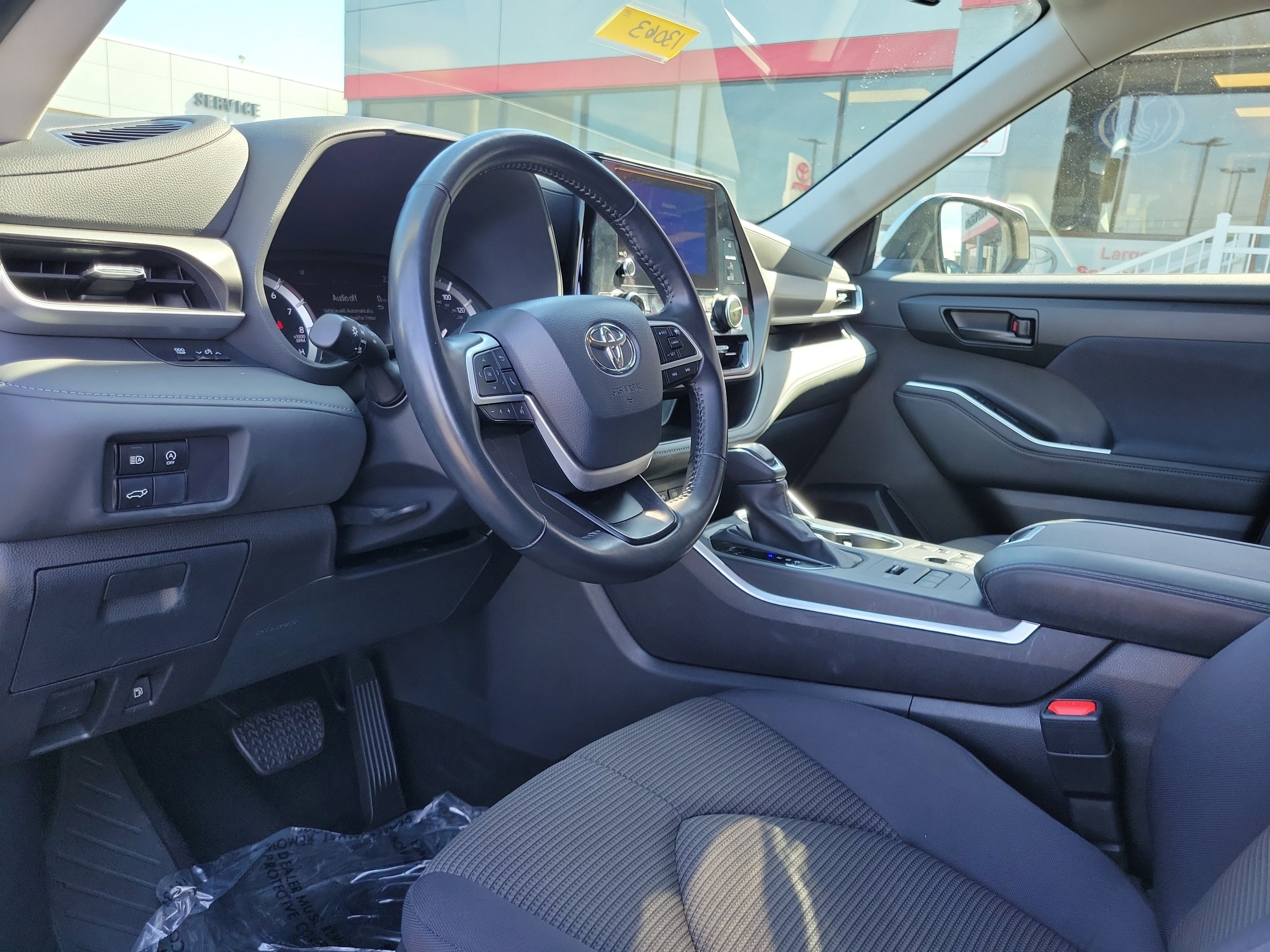 2024 Toyota Highlander LE - Photo 19