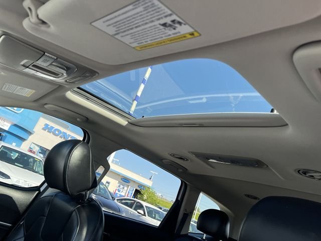 Used 2022 White Kia S image 18