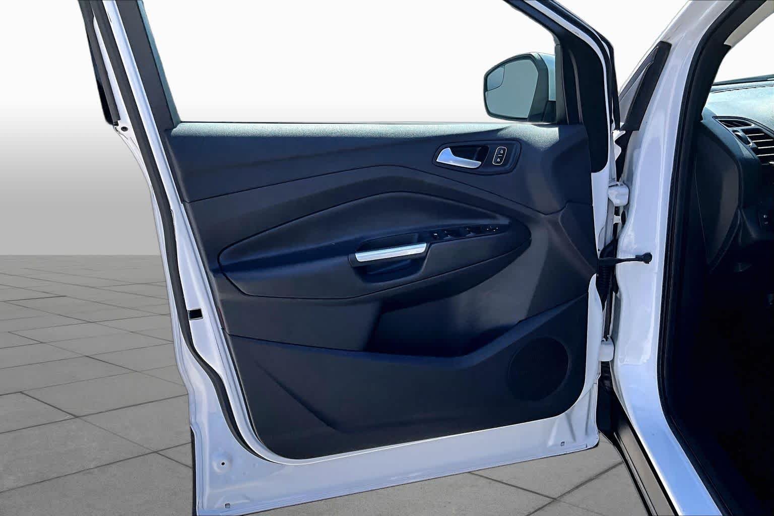 Used 2017 Oxford White Ford SE image 20