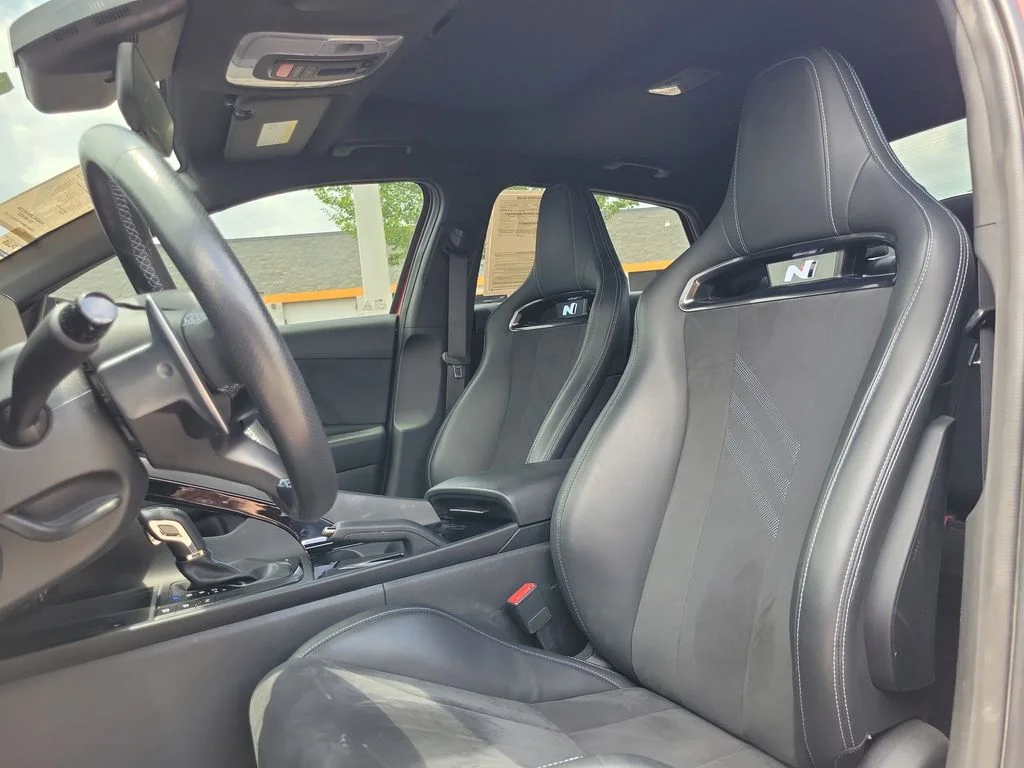 Used 2025 Red Hyundai Base image 18