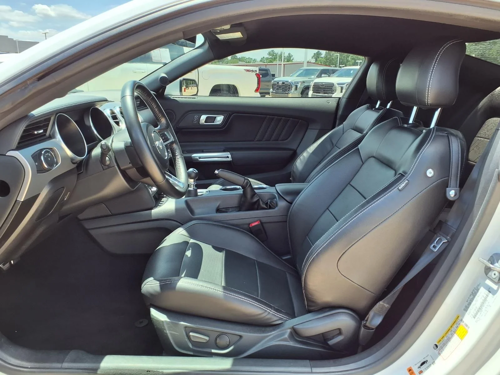 Used 2022 White Ford GT Premium image 17