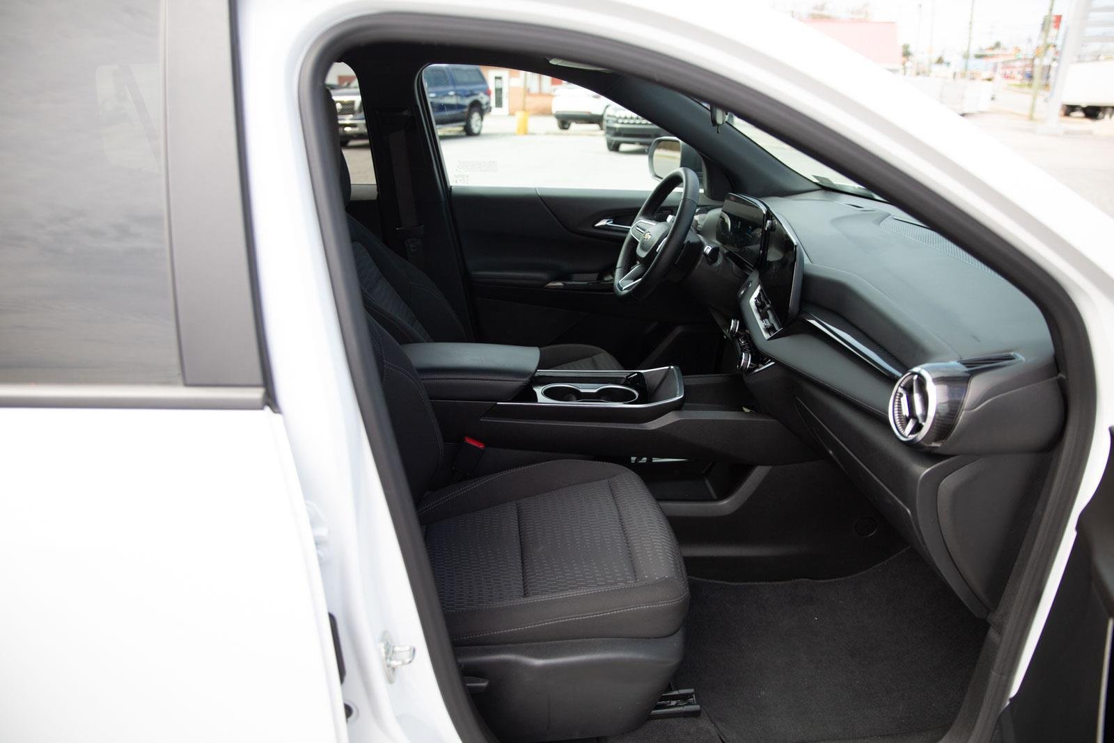 2025 Chevrolet Equinox LT - Photo 23