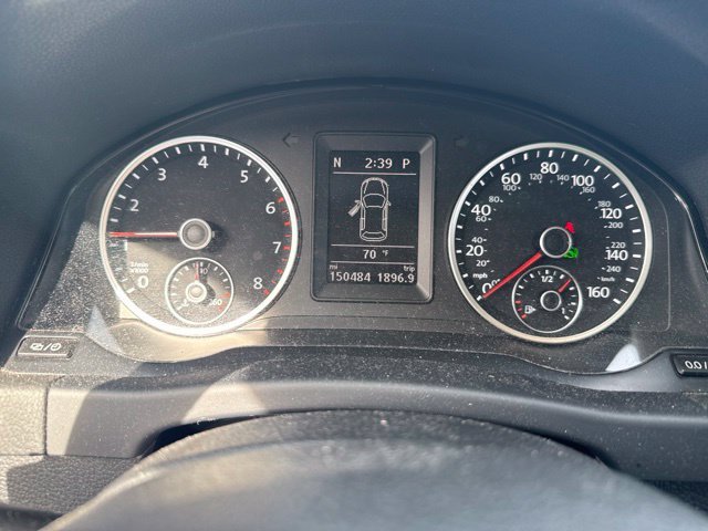 Used 2014 White Volkswagen  image 1