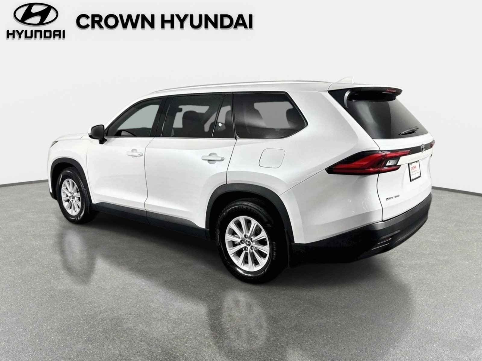 Used 2024 Pearl Toyota XLE image 7