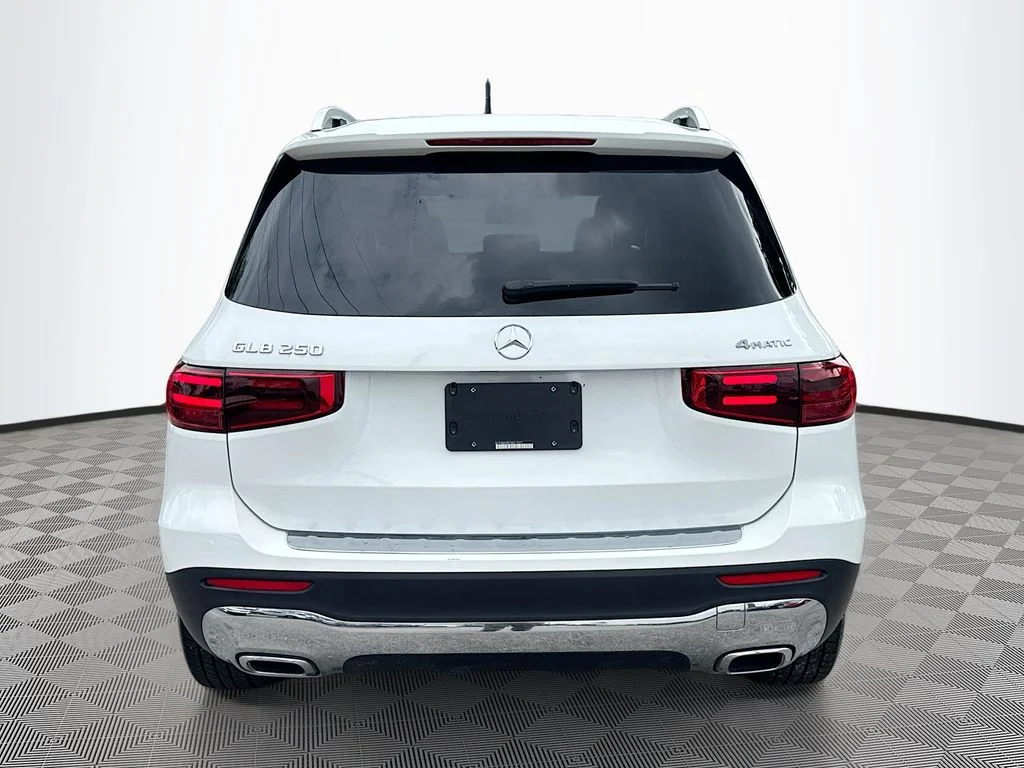 Used 2025  Mercedes-Benz GLB 250 image 7