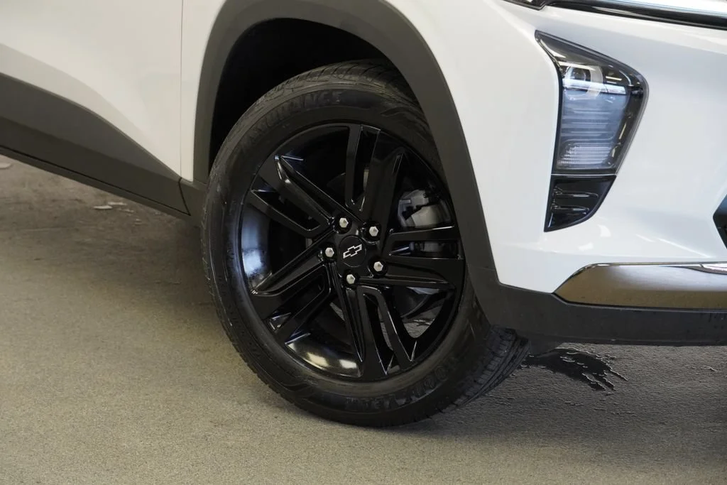 New 2026 Summit White Chevrolet ACTIV image 9