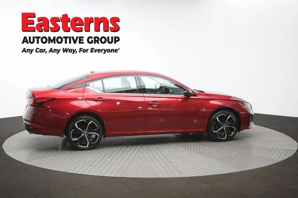 Used 2023 Red Nissan 2.5 SR image 42