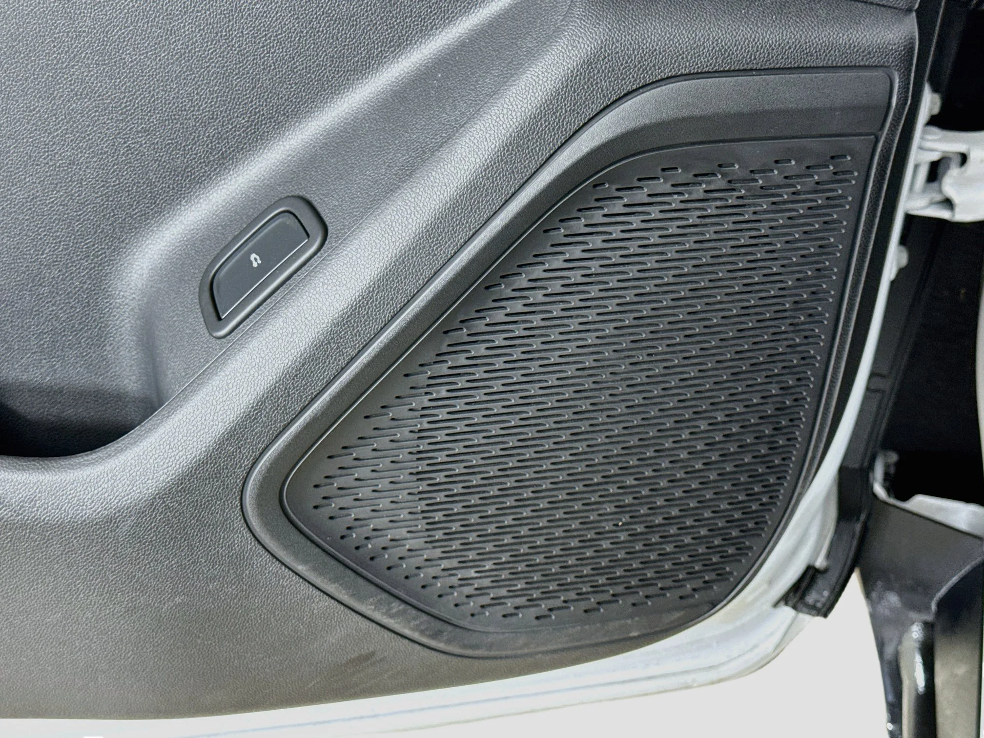 Used 2025 Iridescent Pearl Tricoat Chevrolet LT image 21