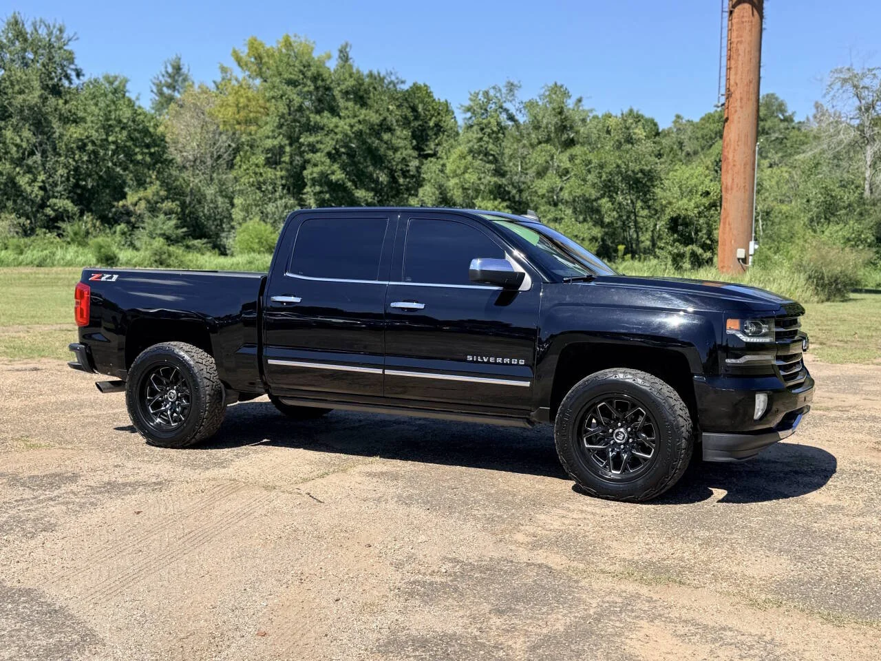 Used 2018 Black Chevrolet LTZ Z71 4x4 4dr Crew Cab 5.8 ft. SB image 9