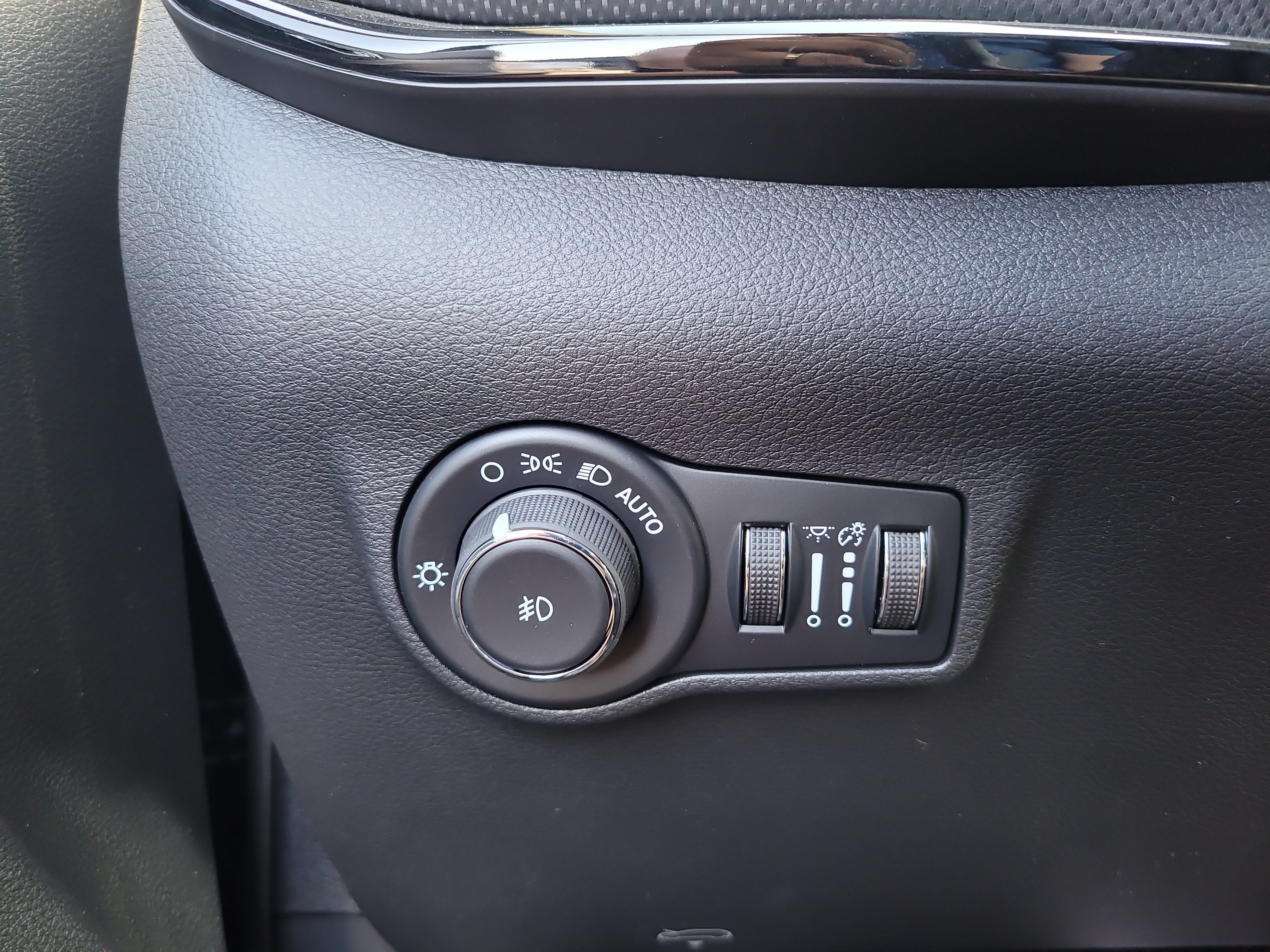 New 2026 Fathom Blue Pearl Coat Jeep Latitude Altitude image 21