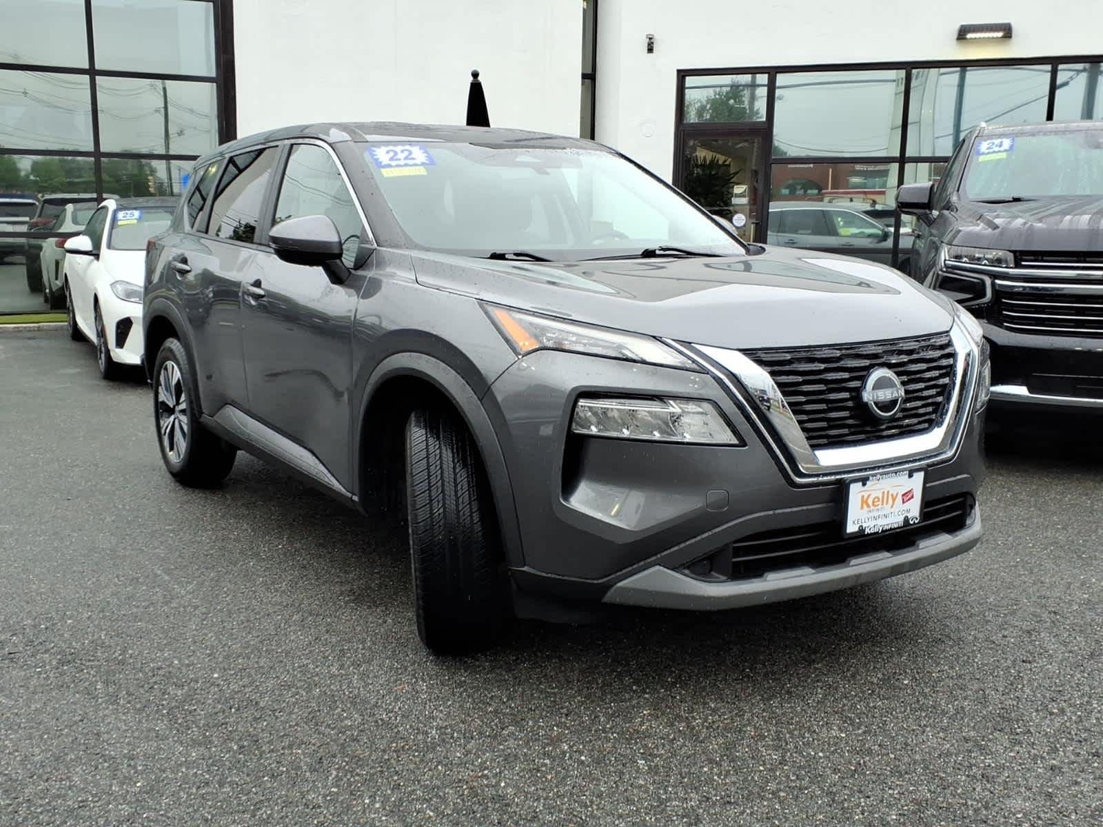 Used 2022 Gun Metallic Nissan SV image 3