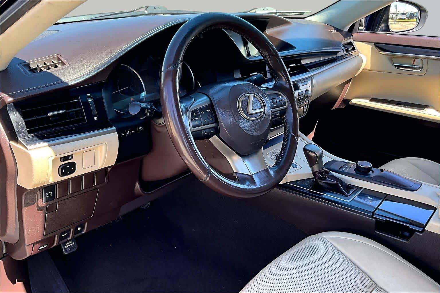 Used 2018 Nightfall Mica Lexus  image 15