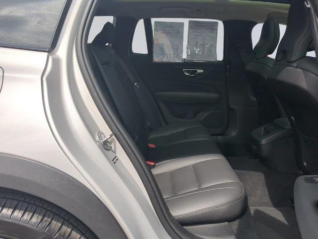 Used 2025 Silver Volvo  image 19