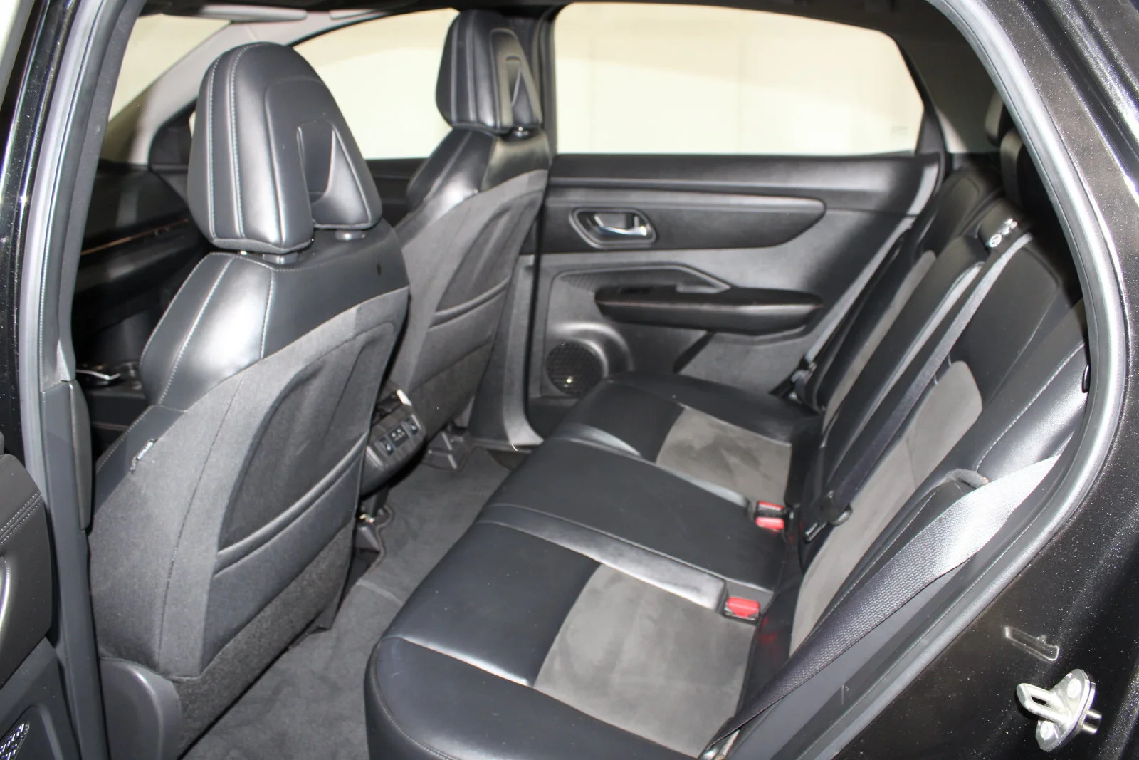 Used 2023 Black Nissan EVOLVE+ image 15