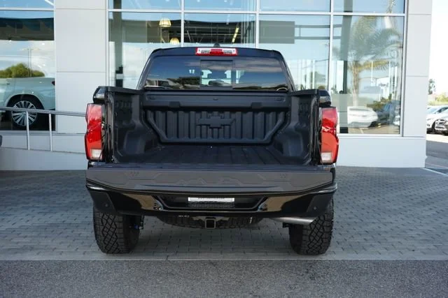 2026 Chevrolet Colorado ZR2 - Photo 8