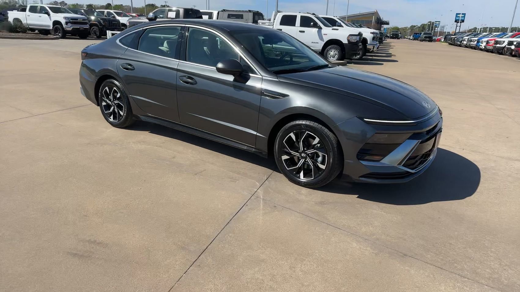 Used 2025 Portofino Gray Hyundai SEL image 3