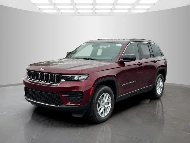 New 2026 Velvet Red Pearl-Coat Exterior Paint Jeep Laredo X image 3