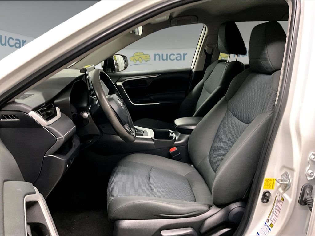 Used 2022 White Toyota LE image 10