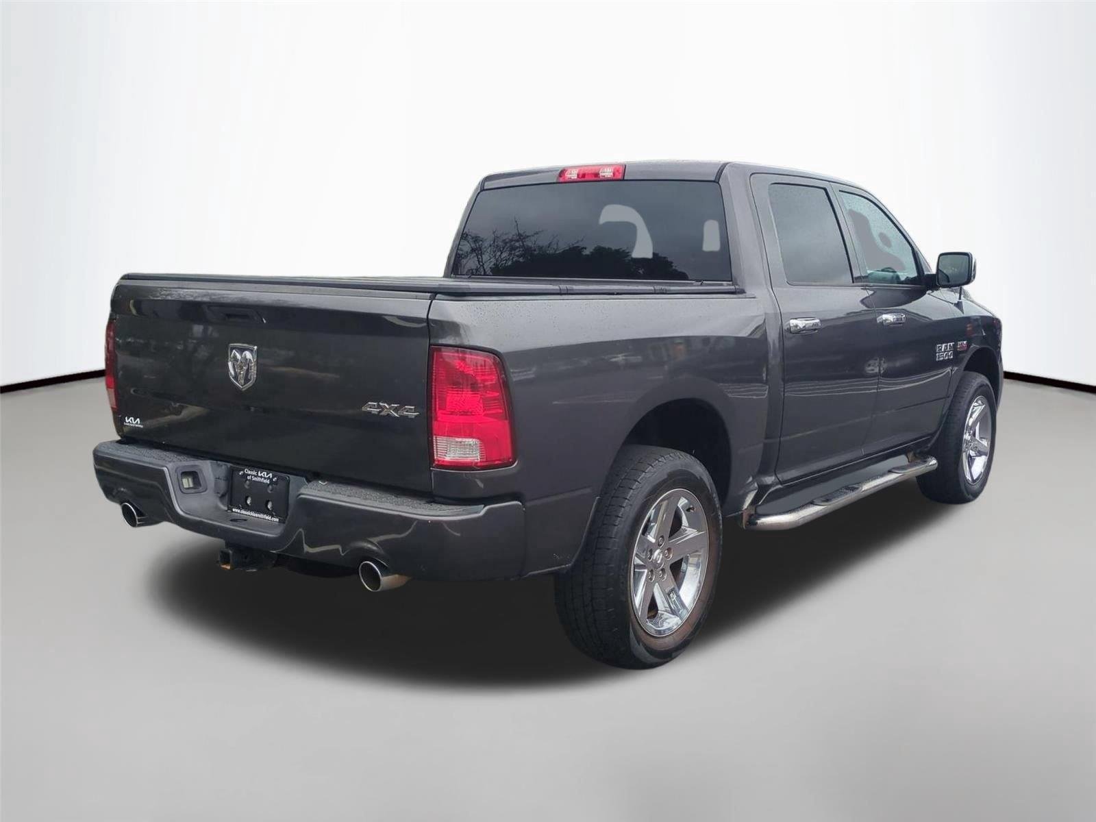 Used 2017 Granite Crystal Metallic Clearcoat Ram Express image 5
