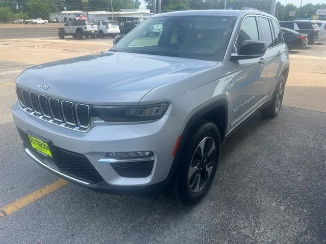Used 2024 Silver Jeep 4xe image 6