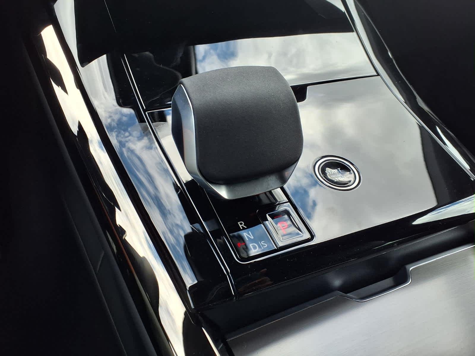 New 2026 Santorini Black Land Rover SE image 15