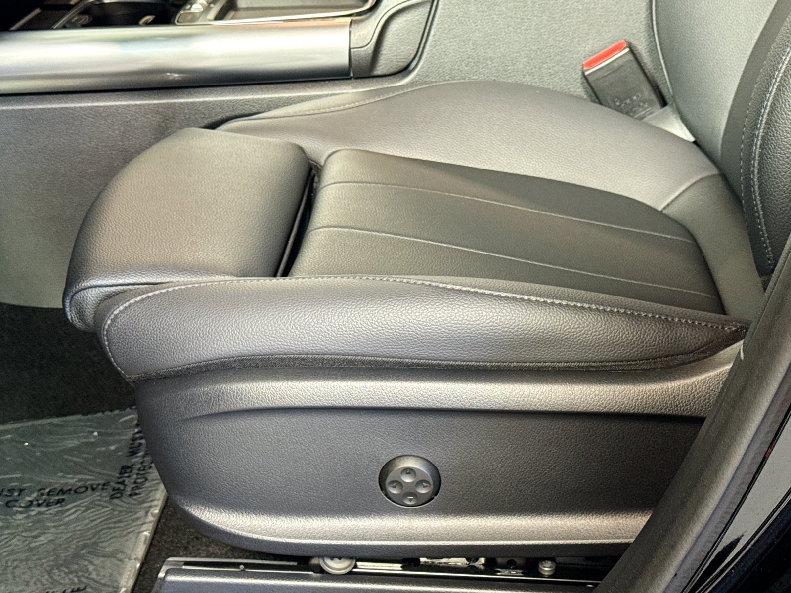 Certified Used 2025 Night Black Mercedes-Benz GLA 250 image 18