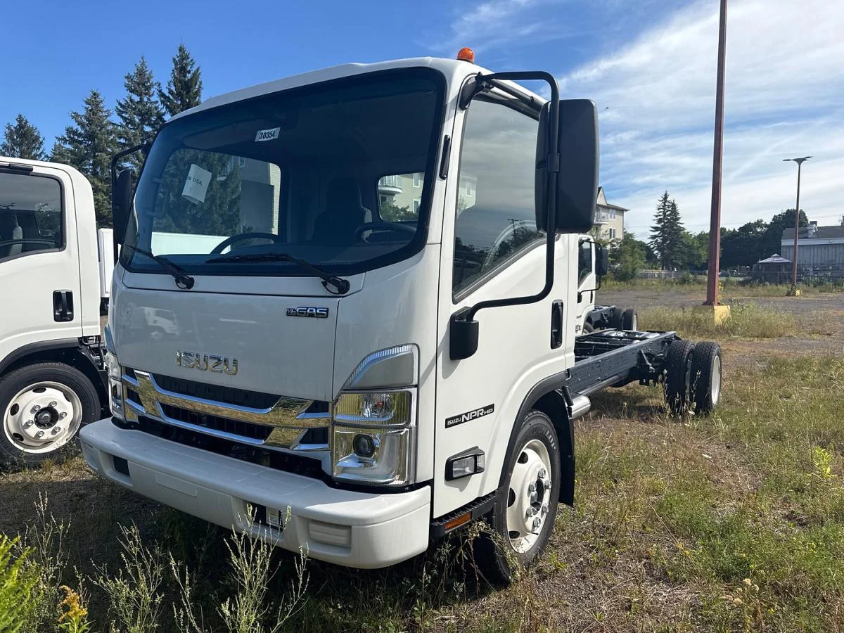 Used 2024 White Isuzu Cab & Chassis image 1