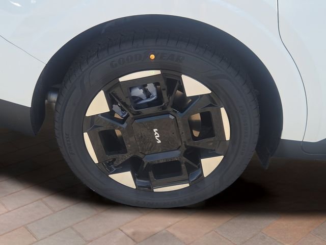 New 2027 Snow White Pearl Kia EX image 4