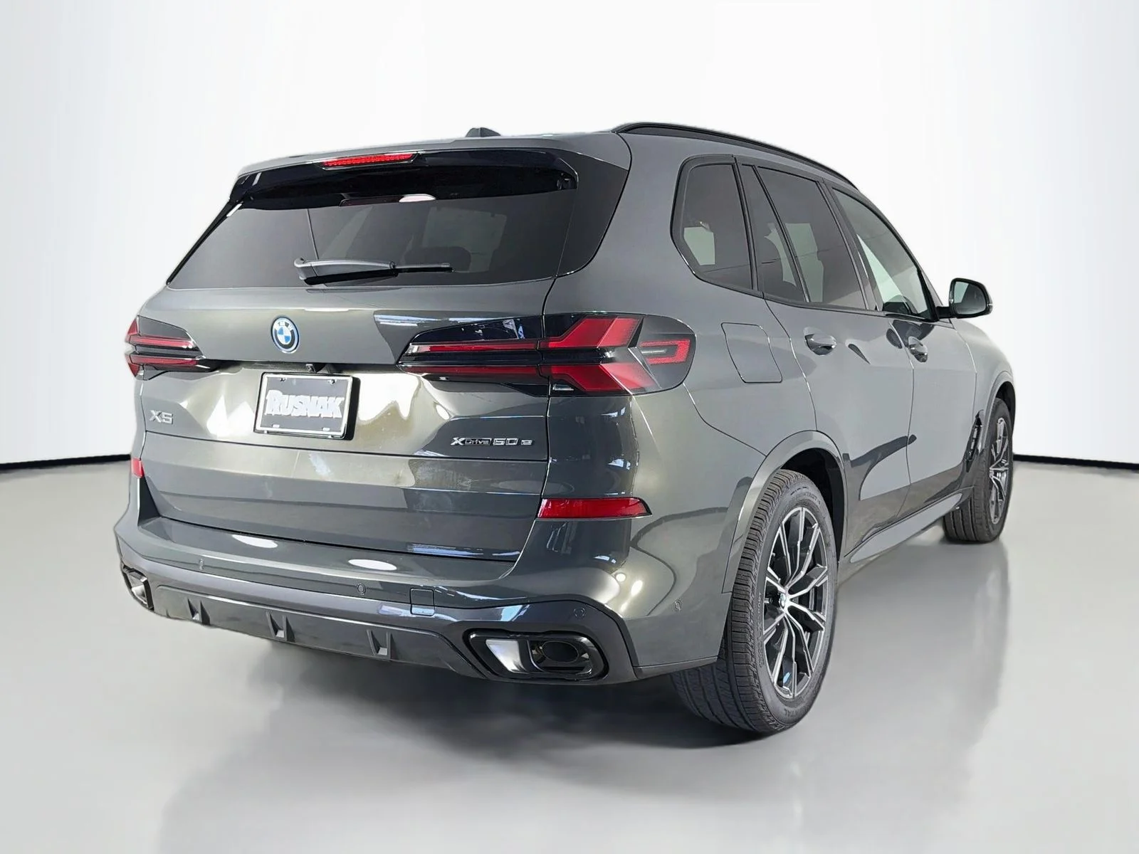 New 2026 Dravit Grey Metallic BMW xDrive50e image 7