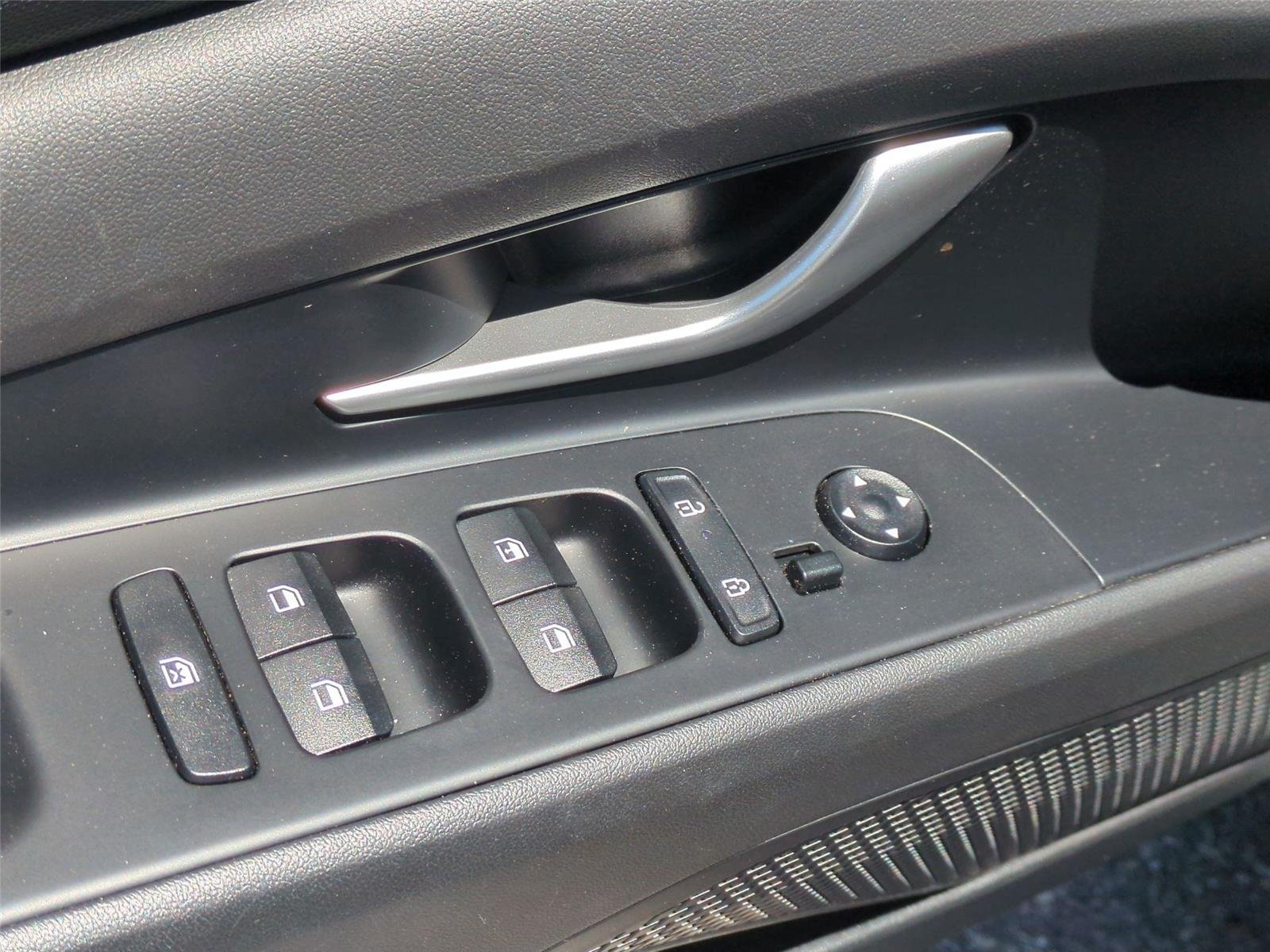 Used 2025 Amazon Gray Hyundai SE image 16