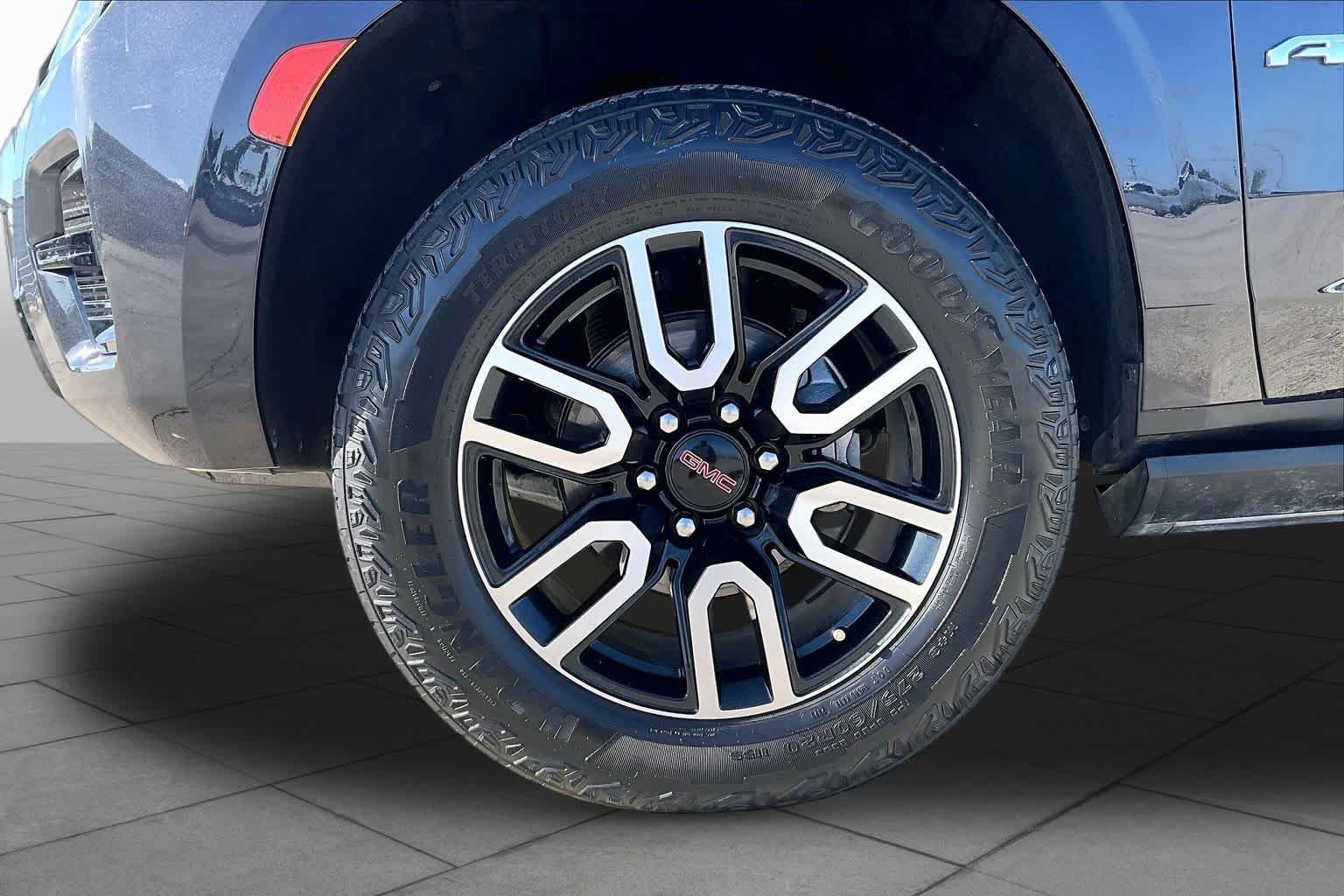 Used 2023 TITANIUM RUSH METALLIC GMC AT4 image 11