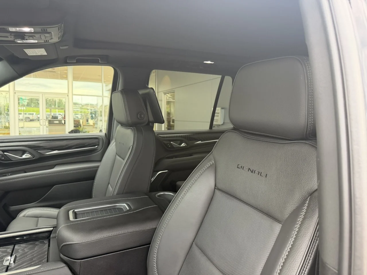 Used 2024 Onyx Black GMC Denali image 8