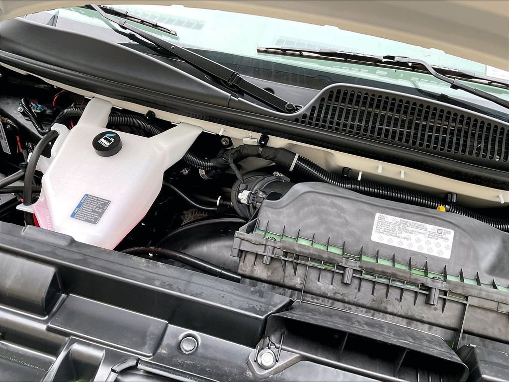 Used 2025 White Chevrolet LT image 33