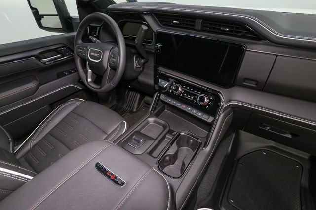Used 2024 White GMC AT4X image 19
