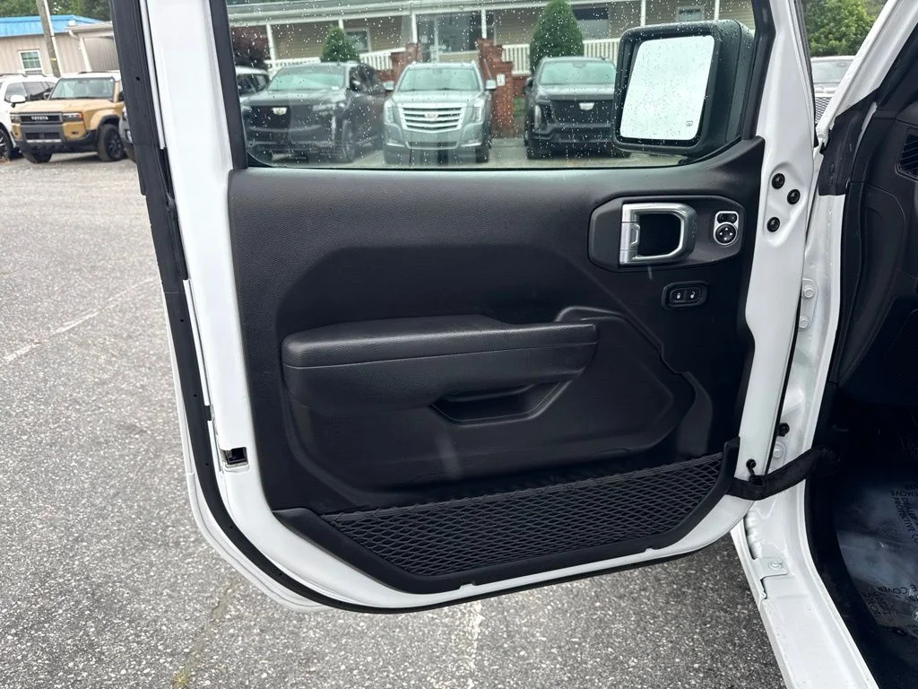 Used 2025 White Jeep Sport S image 23