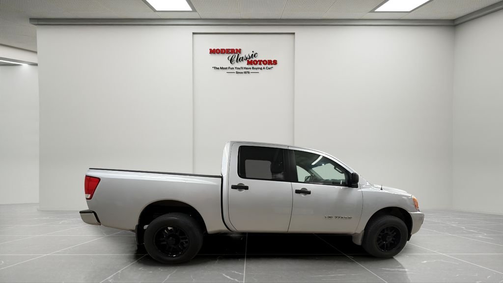 Used 2015 Gray Nissan SV image 8