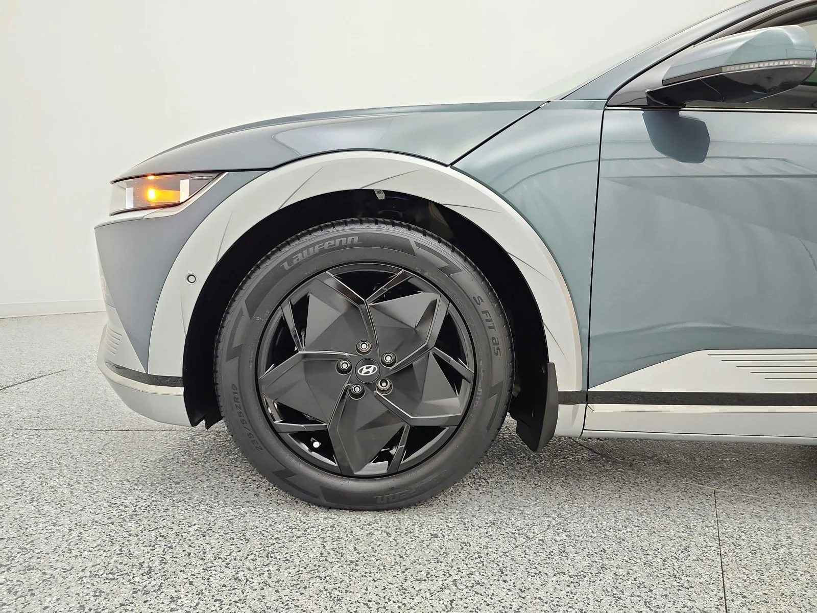 Used 2024 Digital Teal Hyundai Limited RWD image 17