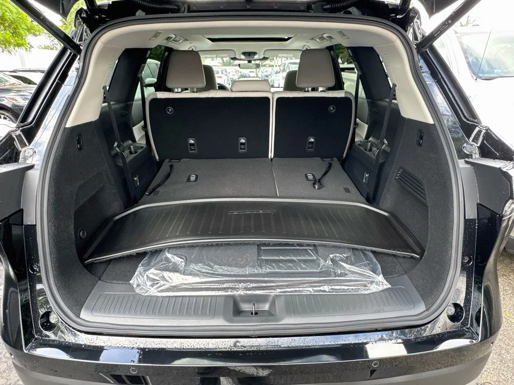 New 2027 MINERAL BLACK INFINITI Luxe FWD image 28