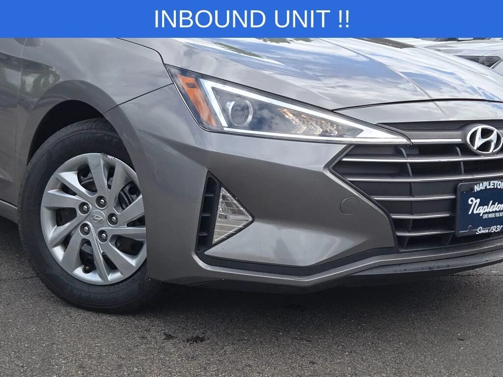 Used 2020 Silver Hyundai SE image 3