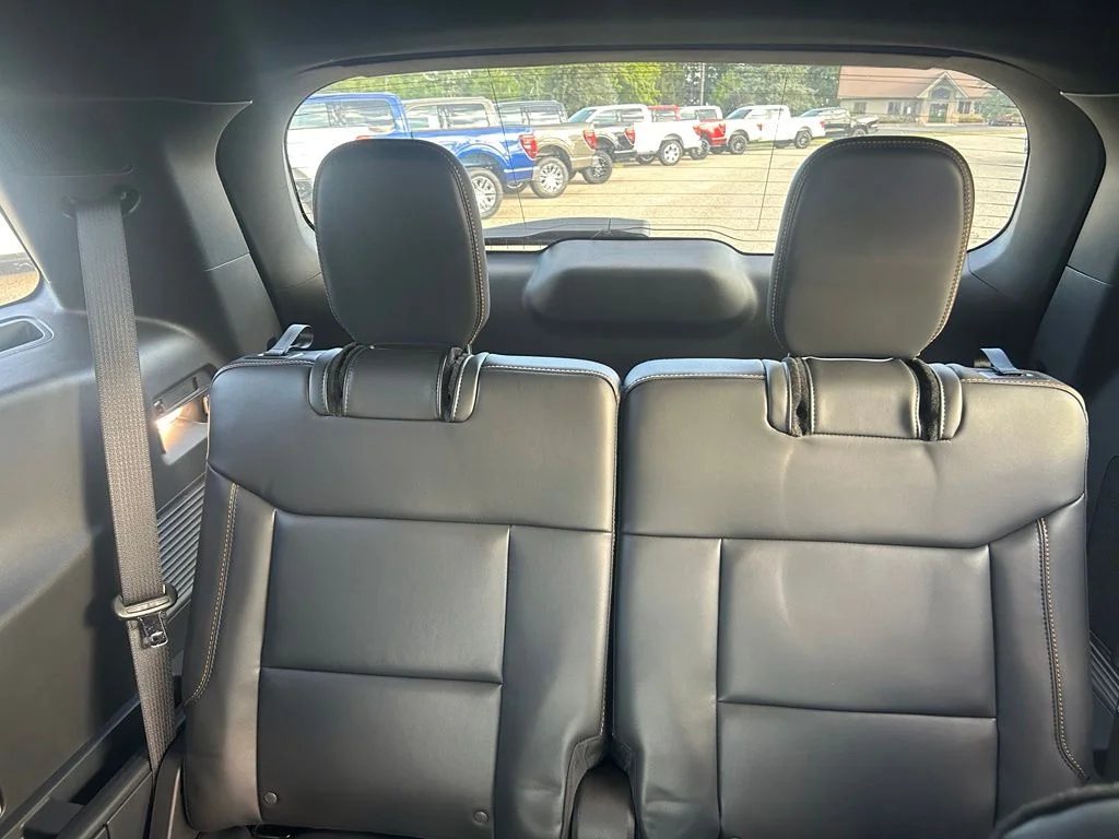 New 2026 Carbonized Gray Metallic Ford Tremor® image 12