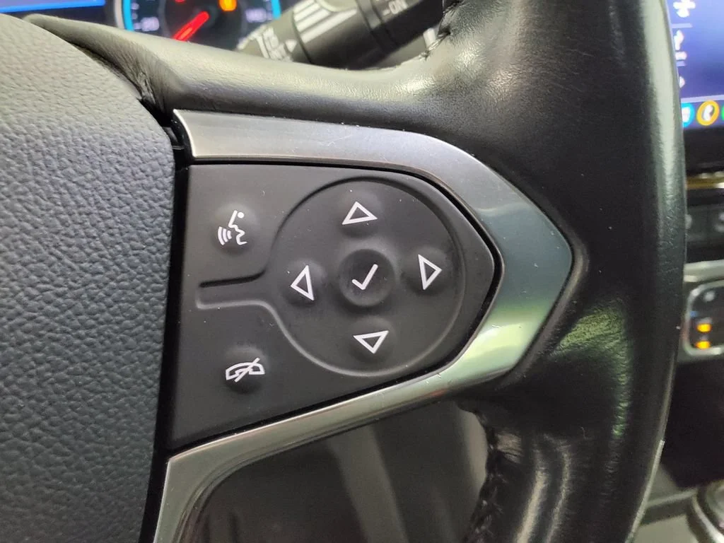 Used 2020 SUMMIT WHITE Chevrolet LT Cloth image 10
