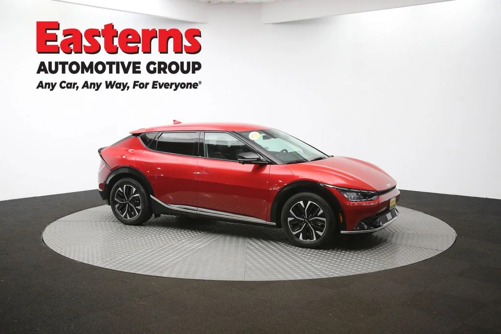 Used 2023 Red Kia Wind image 49