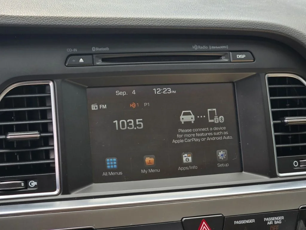 Used 2017 Black Hyundai SE image 22
