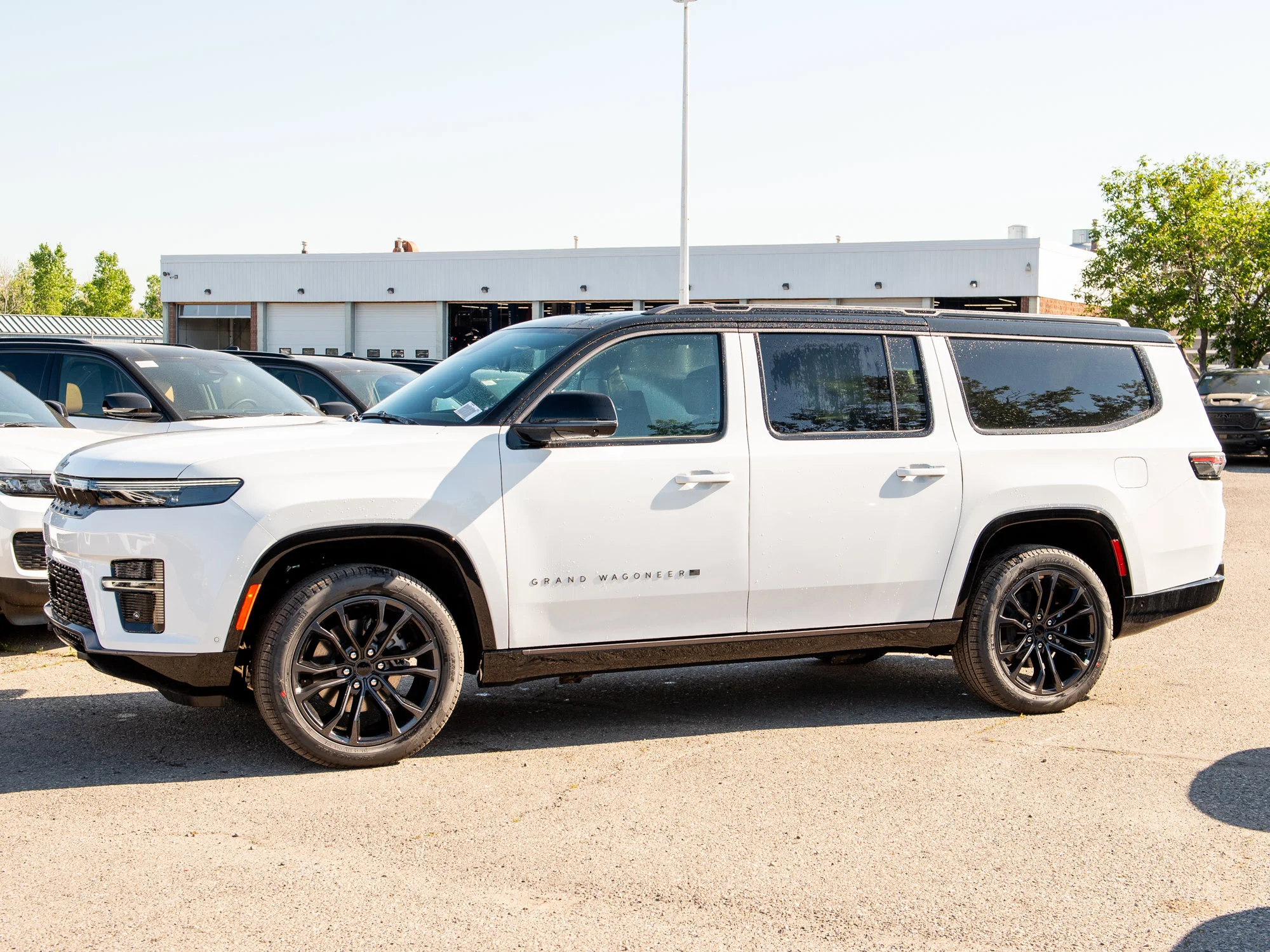 New 2026 White Jeep Summit Obsidian* image 3