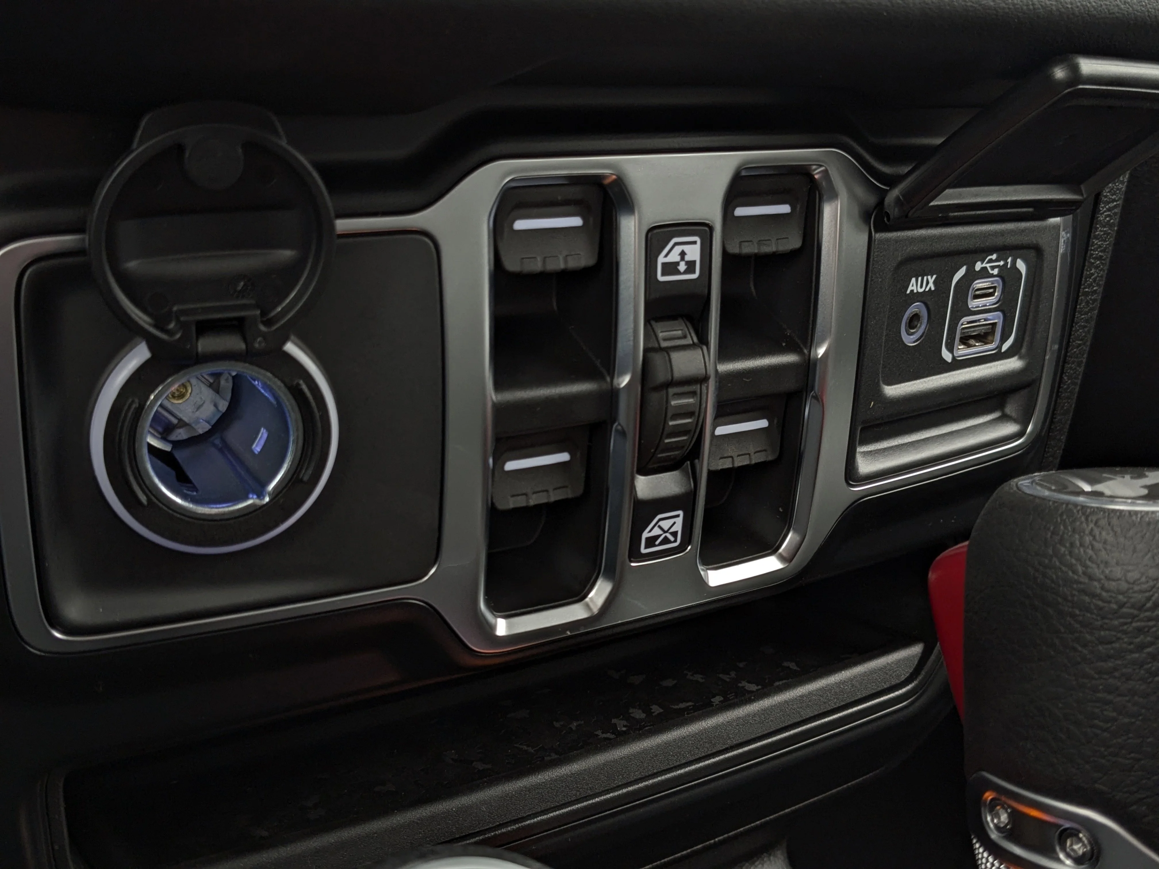 New 2026 White Jeep Sahara - - Body-Color Top - Side Steps - 2.0L Turbo - Remote Start & tons more! image 19