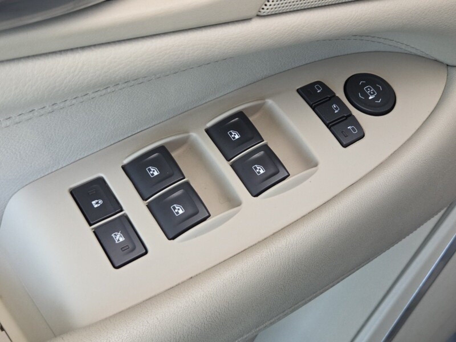 Used 2016 GREY Cadillac Luxury Collection image 27