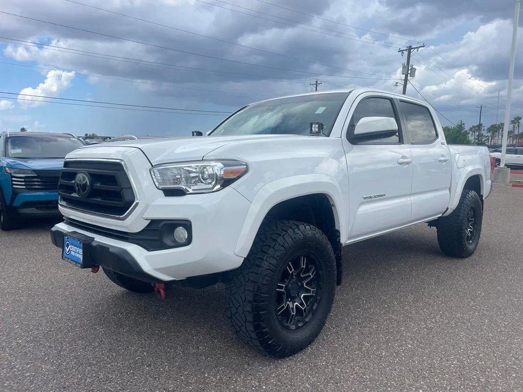 Used 2022 White Toyota SR5 image 3