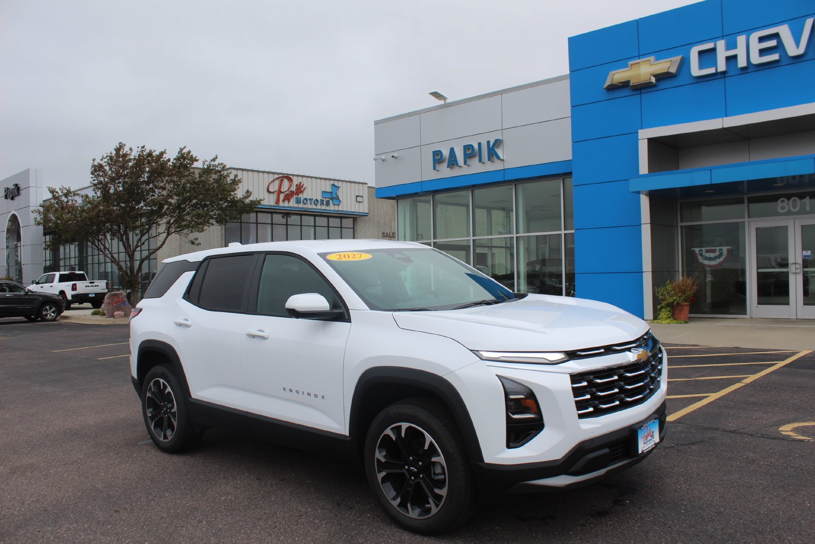 New 2027 Summit White Chevrolet LT image 7
